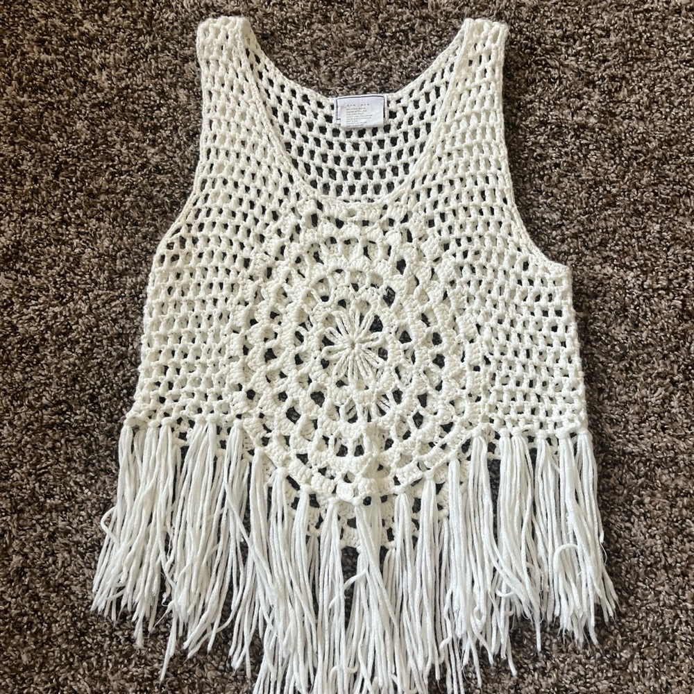 Medium white knit shirt